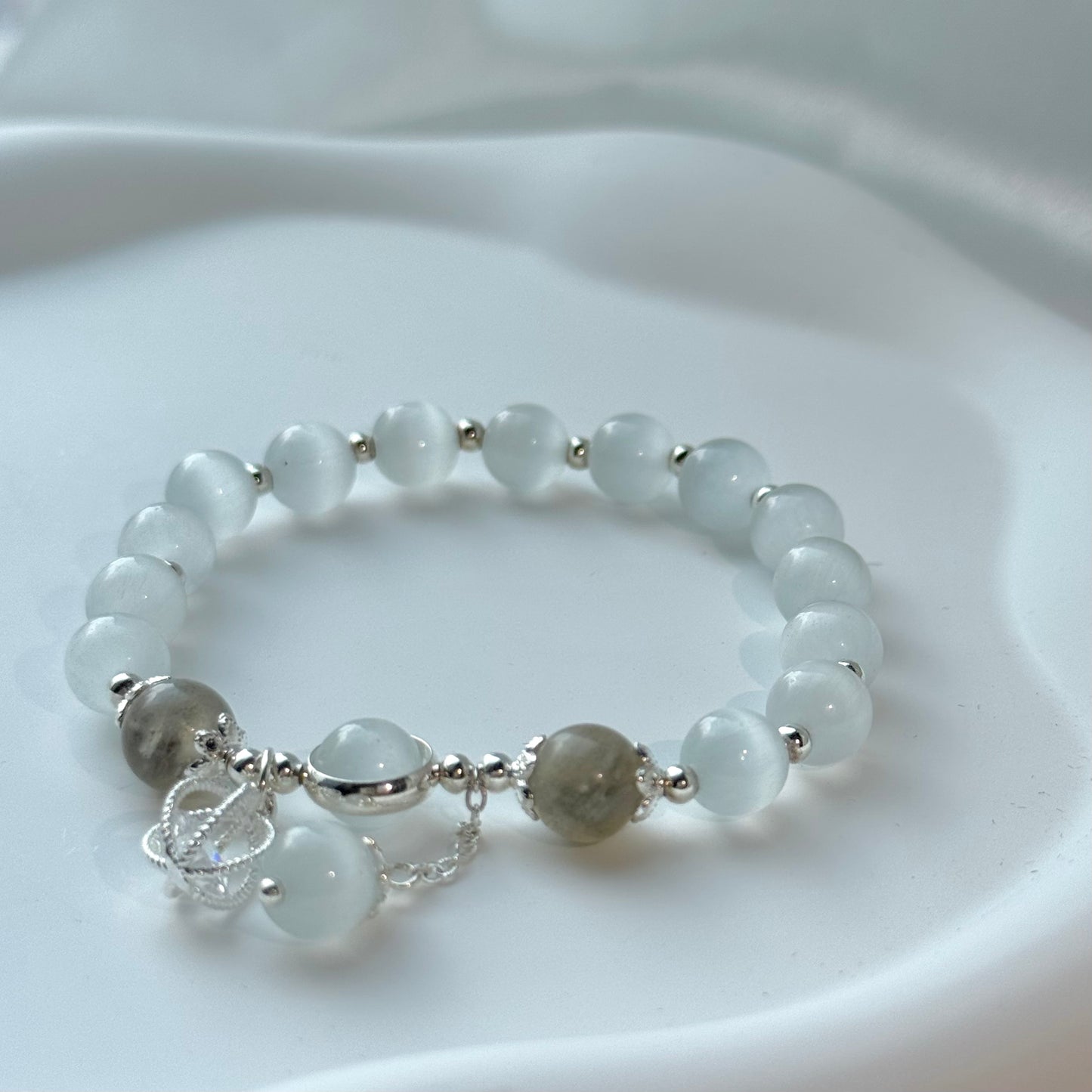Glücksperlenarmband aus Katzenauge und Mondstein