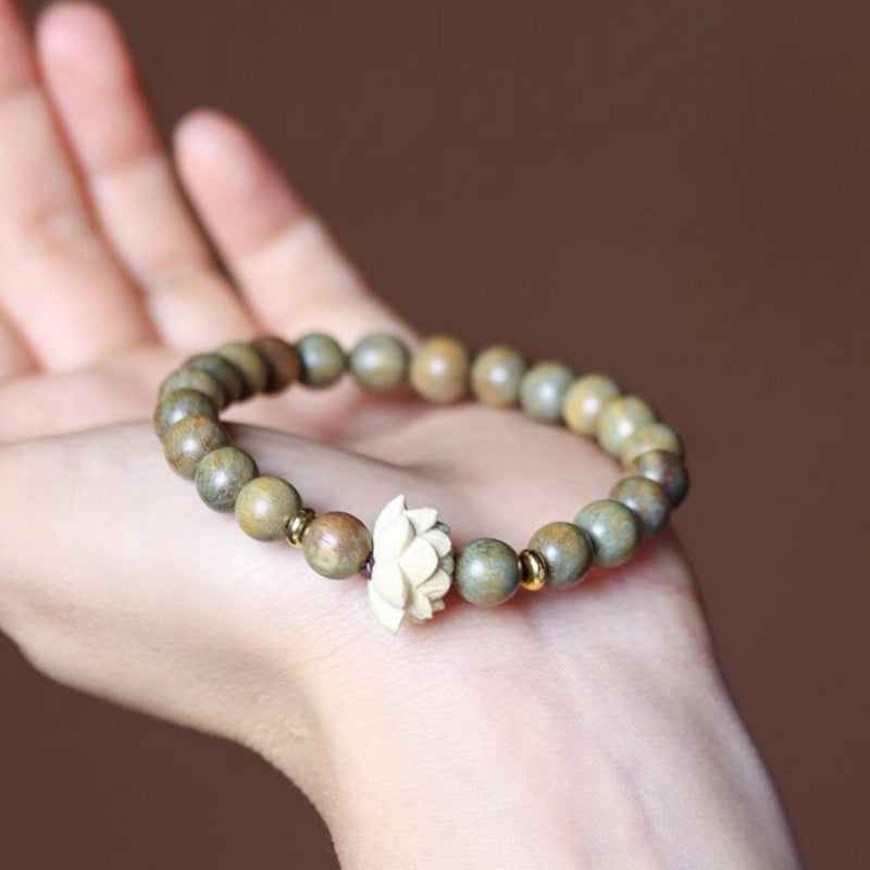 Green Sandalwood Bead Lotus Pendant Bracelet