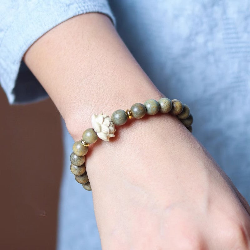 Green Sandalwood Bead Lotus Pendant Bracelet