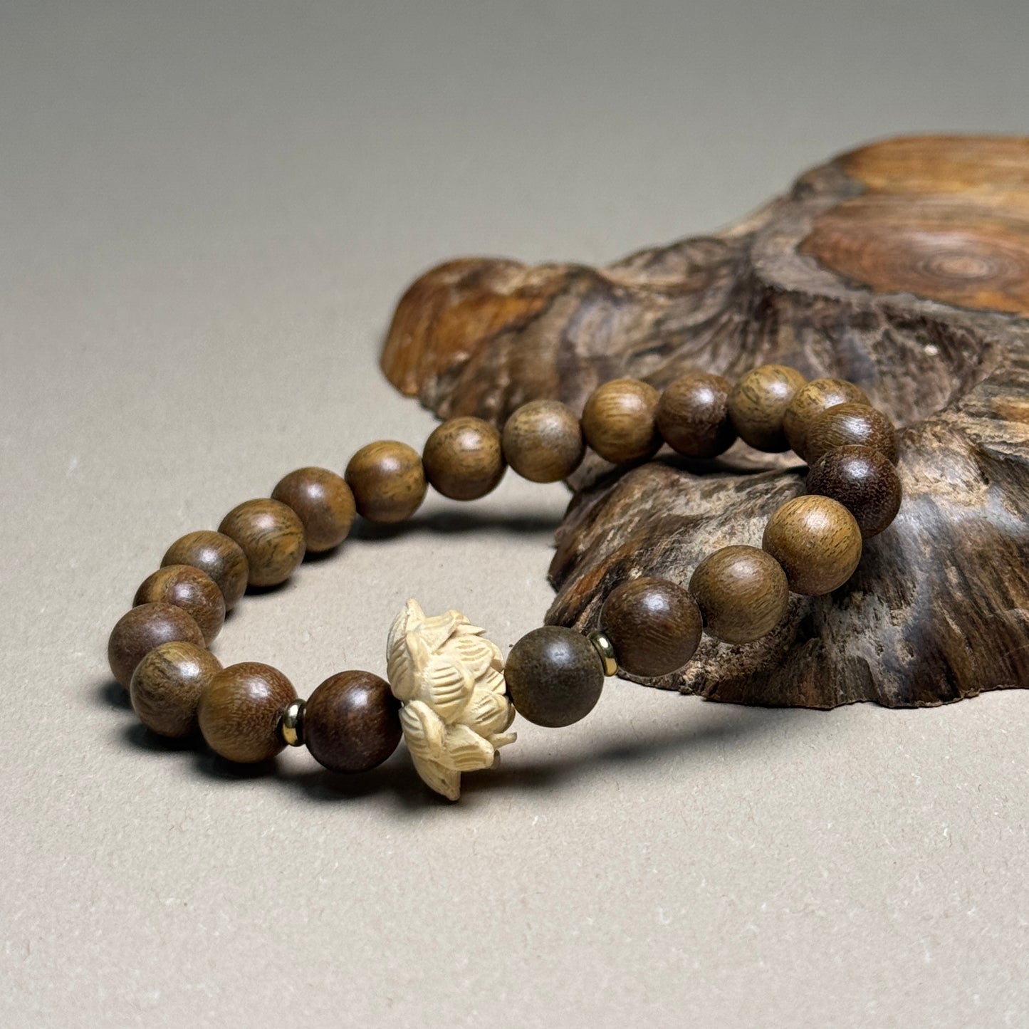 Green Sandalwood Bead Lotus Pendant Bracelet