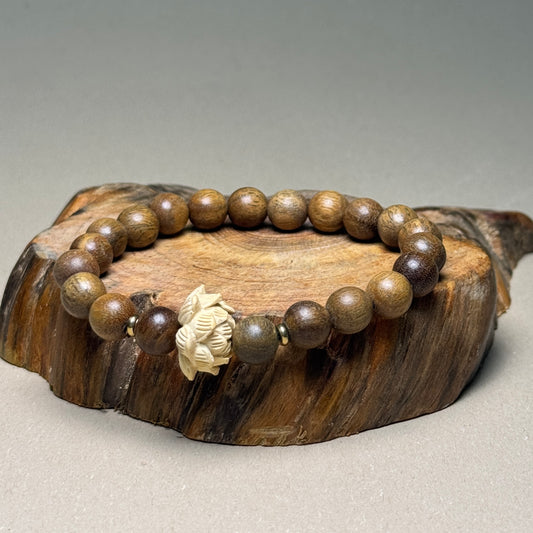 Green Sandalwood Bead Lotus Pendant Bracelet